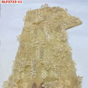 La FÁBRICA DE China ofrece elegante tela bordada de flores 3D con cuentas con tela de encaje de cuentas para tela de vestido de novia