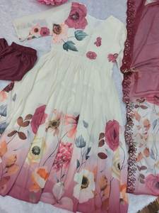 Travail brodé ethnique indien Dupatta magnifiquement doublé et complet élégant costume Kurti pour les fêtes et les festivals - Product Image 6