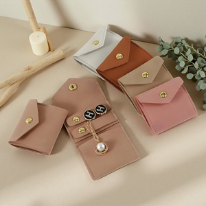 Pochette d'emballage de luxe en microfibre de haute qualité avec logo personnalisé pour bracelets et bagues, conteneur à bijoux - Product Image 1