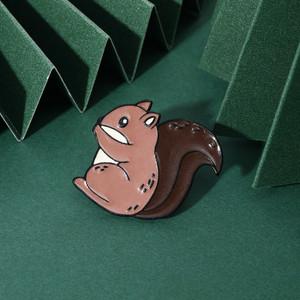 Dibujos animados mono pájaro carpintero árbol <span class=keywords><strong>tronco</strong></span> Animal esmalte alfileres ardilla Pino <span class=keywords><strong>cono</strong></span> broche aleación insignia dulce mujer joyería regalo - Product Image 5