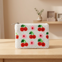 Pochette cosmétique carrée en feutre non tissé, brodée de cerises et imprimée en sérigraphie, pour usage quotidien décontracté, Jaunty Fashion, Uttar Pradesh
