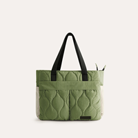 Sac fourre-tout matelassé vert avec poignées en sangle, deux poches avant, sac à bandoulière léger, logo personnalisé, fabricant OEM ODM