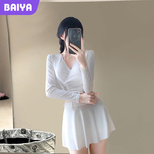 Traje de Baño de Dos Piezas para Mujer Baiya, Manga Larga, Cuello en V, Estilo Falda, Cintura Natural, Diseño Cruzado, Transpirable - Product Image 1