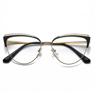 Montures Optiques en Gros de Haute Qualité pour Femmes – Nouvelle Collection 2026 : Lunettes Métalliques Photochromiques Anti-Lumière Bleue Tendance - Product Image 6