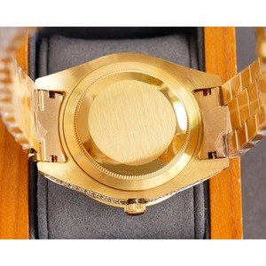 Montre mécanique en acier inoxydable 316 avec technologie d'incrustation de diamants supérieure, dotée d'un mouvement automatique haut de gamme pour hommes - Product Image 4