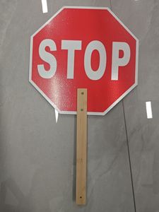 Señal de Advertencia de Tráfico Manual con Mango de Madera Personalizada, Reflectante, de Parada y Reducción de Velocidad - Product Image 5