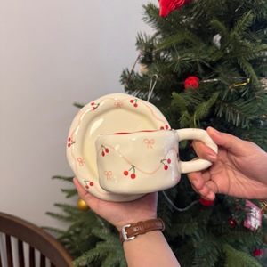 Tazza e piattino in ceramica dipinti a mano <span class=keywords><strong>con</strong></span> fiocco a forma di ciliegia, stile carino e raffinato, direttamente dalla fabbrica Lelyi, tazza da caffè di alta qualità per ragazze. - Product Image 1