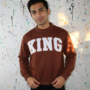 Sweat-shirt à col montant King Brown 100% coton avec broderie appliquée blanche, col large, fils fins - Product Image 1