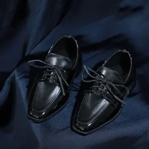 Diseño personalizado muñeca de fabricación de zapatos trajes Encuentro de alta calidad zapatos de cuero negro