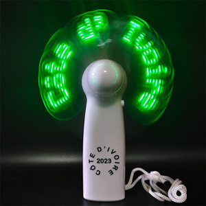 Huwelijksgeschenken Voor Gasten Speciale Bruiloft Souvenirs Weergave Bruidegom En Bruid Namen Led Opvouwbare Fan - Product Image 5