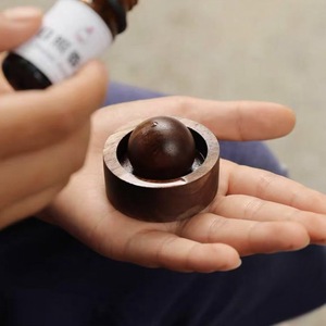 Difusor de aceite esencial hecho a mano ecológico de nogal negro, bola de adorno de vaso, ambientador de coche, <span class=keywords><strong>aromaterapia</strong></span> de piedra de madera - Product Image 4