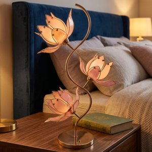Elegante Lámpara de Escritorio Rosa con Forma de Loto, Acabado Dorado con Cabezas de Flor de Cristal, Lámpara Nocturna E26 para Dormitorio Moderno o Tocador - Product Image 1