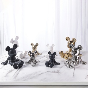 Modèle de poupée de dessin animé en résine de style nordique moderne de luxe léger <span class=keywords><strong>Mickey</strong></span> <span class=keywords><strong>Mouse</strong></span> Ornement écologique pour chambre de Noël - Product Image 3