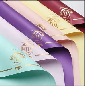 กระดาษห่อดอกไม้สไตล์เกาหลีแบบครีโอ คิวีน ฟิล์มพลาสติกกันน้ำ OPP สำหรับห่อช่อดอกไม้ ให้ความรู้สึกหรูหรา เหมาะสำหรับร้านดอกไม้ DIY - Product Image 1