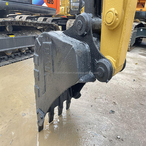 Mini-excavatrice Caterpillar 304CR d'occasion de 4 tonnes avec moteur, boîte de vitesses et pompe |   Compact et Agile |   pour l'agriculture et l'aménagement paysager - Product Image 6