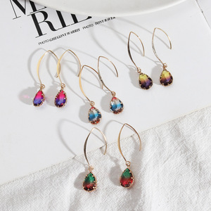 Orecchini Lunghi Unici in Rame alla Moda con Design Trendy, Bicolore e Bordi in Vetro, con Ganci a Filo - Product Image 1