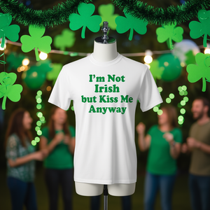 Camiseta del Día de San Patricio 'No soy irlandés, pero besame de todos modos' - Divertido regalo promocional - Product Image 3