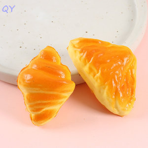 Porte-clés pendentif mini pain de simulation QY PU, jouet amusant en forme de pain français, croissant et pain ananas - Product Image 4