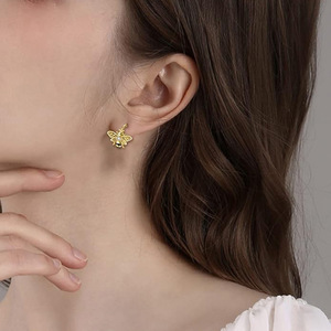 Pendientes de Oreja con Forma de Abeja para Mujer, Diseño Animal Dulce, Accesorios para la Oreja de Uso Diario - Product Image 2
