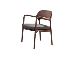 Chaise de salle à manger de style vintage pour hôtel, avec accoudoirs en bois de frêne et dossier personnalisable, en lin