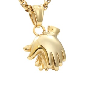 Collar con Colgante de Manos Entrelazadas yunnique, Joyería de Moda Unisex de Aleación de Zinc Dorado, Regalo - Product Image 1