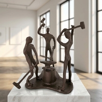 Statuette Artisanale Moderne en Fonte de Fer, Trois Artisans Fermeurs, Décoration de Table Industrielle, Artisanat Métallique