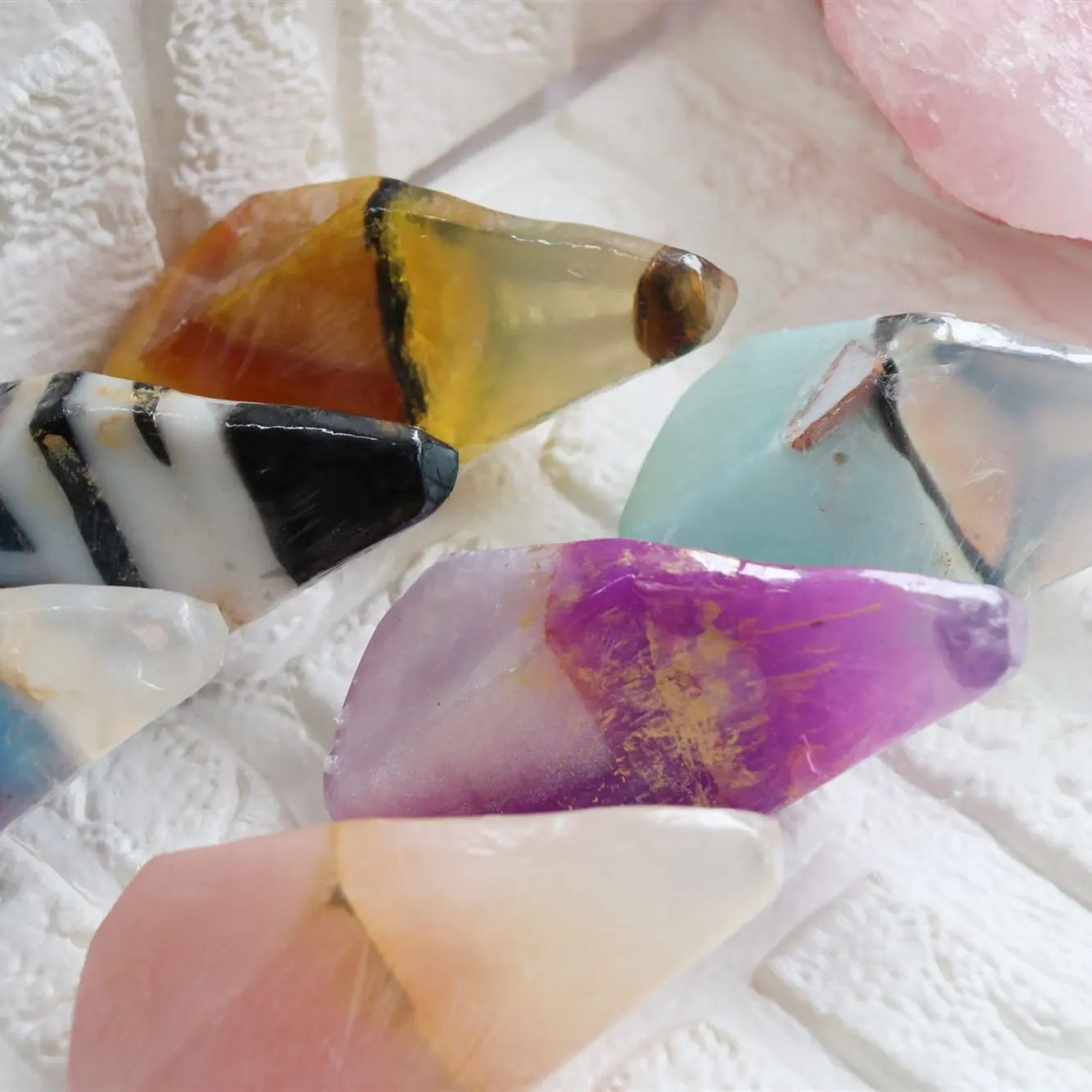 صابون كريستالي على شكل أحجار ملونة مصنوعة يدويًا طبيعية عضوية للعناية بالبشرة بسعر الجملة