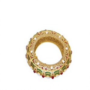 Bracelets de mode en laiton plaqué or de qualité supérieure avec pierres en moissanite, parfaits pour les mariages, collection pour femmes - Product Image 2