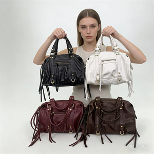 Borsa da Moto Y2K alla Moda <span class=keywords><strong>e</strong></span> Personalizzata per Donna con Nappe <span class=keywords><strong>e</strong></span> Tasche Multiple, Borsa a Mano Retrò <span class=keywords><strong>e</strong></span> Stile Spicy Girl - Product Image 1