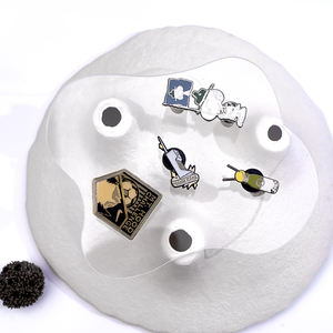 Spille Smaltate Rigide con Dragone, Design Personalizzato dello Zodiaco Cinese per Collezionisti, Regali Culturali Placcati Oro - Product Image 2