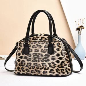 Bolso Boston con Estampado de Leopardo para Mujer, Piel Sintética, Cierre de Cremallera, Correa Extraíble, Estilo Clásico, Bolso de Mano para Uso Diario - Product Image 4