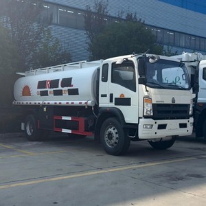 Camion-citerne HOWO 4x2 12000L pour le transport de carburant avec distributeur gradué pour le ravitaillement commercial - Product Image 2