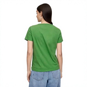 Nouveau style de t-shirt pour femmes à col en V, tissu en coton extensible doux, coupe ajustée, haut décontracté, fournisseur de vêtements en gros à marque privée - Product Image 5