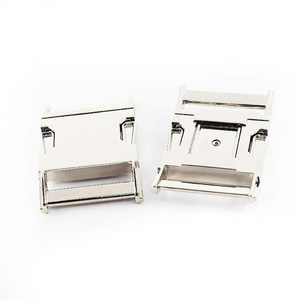 Hebilla de Liberación Lateral de 38 mm, Aleación de Zinc Plateada, Accesorio Duradero para Bolsos - Product Image 3