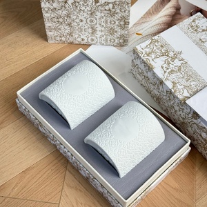 Vela Aromática de Lujo en Cerámica, Regalo para Mujer, Fragancia para el Hogar, Relajante Corporal - Product Image 1