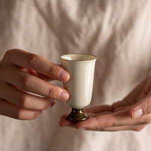 Taza de Cerámica para Aromaterapia, Taza de Té de Porcelana con Pie Alto para Beber Té Gongfu, Color Sólido, Origen Dehua - Product Image 2