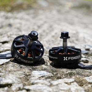 Foxeer <span class=keywords><strong>Black</strong></span> <span class=keywords><strong>Hornet</strong></span> 2806,5 1350KV FPV Motor Uso para Fpv Rc Drones Motor sin escobillas - Product Image 4