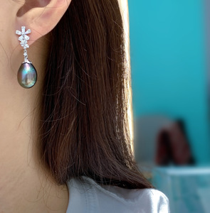 Plateau à boucles d'oreilles de luxe en or massif 18 carats véritable, poli miroir, serti de diamants naturels transparents, pour incrustation de perles personnalisée - Product Image 5
