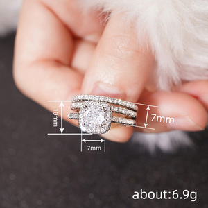 Elegante Set di Tre Anelli Geometrici Quadrati, Gioielli Minimalisti in Stile Matrimoniale alla Moda - Product Image 4