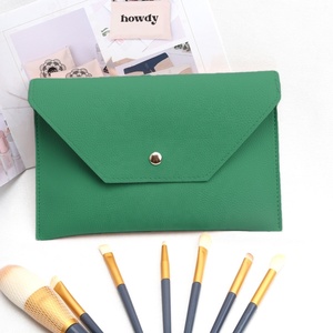 Étui à lunettes en cuir au design personnalisé, étuis optiques en gros, pochette pour lunettes, sac cosmétique en similicuir - Product Image 4