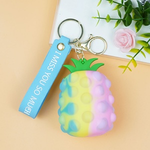 Porte-clés Ananas Colorés et Mignons en Gros, Pendentifs pour Sacs, Porte-clés de Voiture pour Cadeaux Promotionnels - Product Image 3