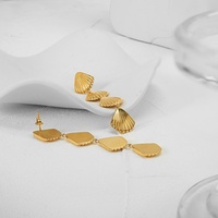 Anting-anting gantung kerang laut berlapis emas stainless steel multi-tier, panjang, model bertingkat, perhiasan pantai musim panas, pesanan pabrik.
