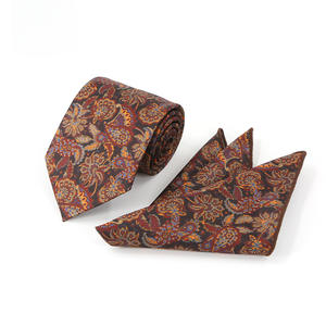 Cravates en gros à motifs imprimés 100% personnalisables, cravates de haute qualité fabriquées en Italie pour hommes - Product Image 3