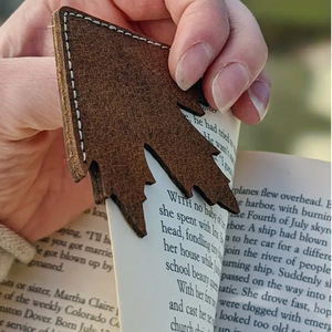 Cross-border spot PU leather maple <b>leaf</b> bookmarks, student notebook page dividers, <b>book</b> corner clips, simple retro maple <b>leaf</b> - Product Image 1