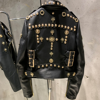 Veste de motard en peau de mouton véritable noire cloutée, rivets dorés, streetwear, veste de moto courte, veste de moto en peau de mouton véritable pour femme