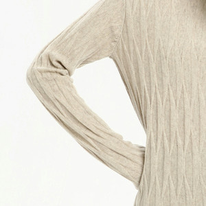 Pull en tricot pour femme à col roulé, manches longues, coupe ajustée, fabrication sur mesure, production en petites séries - Product Image 5
