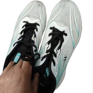 Zapatos Deportivos de Cuero Usados para Hombre - Zapatillas de Segunda Mano de Alta Calidad para Entrenamiento y Uso Diario - Product Image 1