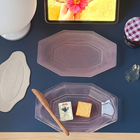Assiette de service en verre irrégulière huit pans, style moderne et minimaliste, pour desserts et plats principaux, idéale pour restaurants et cantines