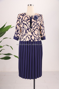 Ensemble de costumes roses à motif vague d'eau, longueur genou, pour femmes grandes tailles, idéal pour l'église - Product Image 3