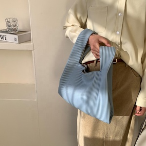 Borsa da polso <span class=keywords><strong>con</strong></span> nodo all'uncinetto fatta a mano in <span class=keywords><strong>pelliccia</strong></span> fatta a mano <span class=keywords><strong>con</strong></span> pochette <span class=keywords><strong>nera</strong></span> da donna in materiale PU di design all'ingrosso - Product Image 4